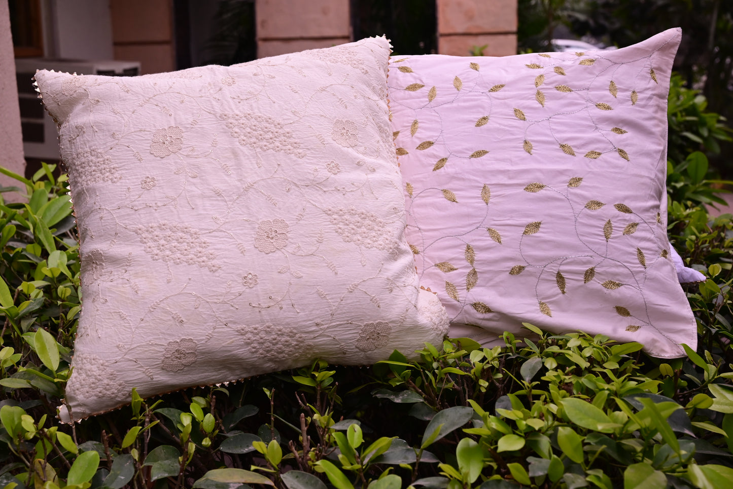 Chikankari Cushion maroon cover